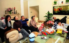 回想一下你有多久没和爸妈一起看剧